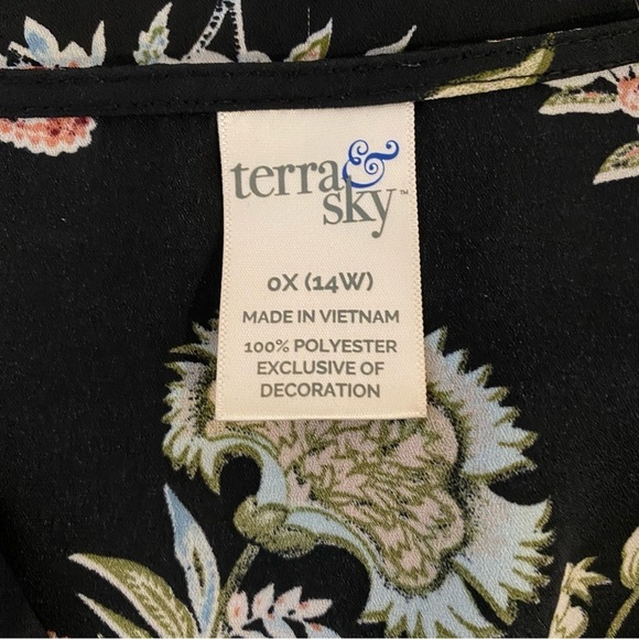 TERRA & SKY Women plus sz 14W Black floral hidden button up lightweight blouse - Picture 9 of 11